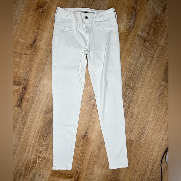 American Eagle Outfitters Denim - American Eagle - next level stretch - white jeans/jegging - size 4 short.